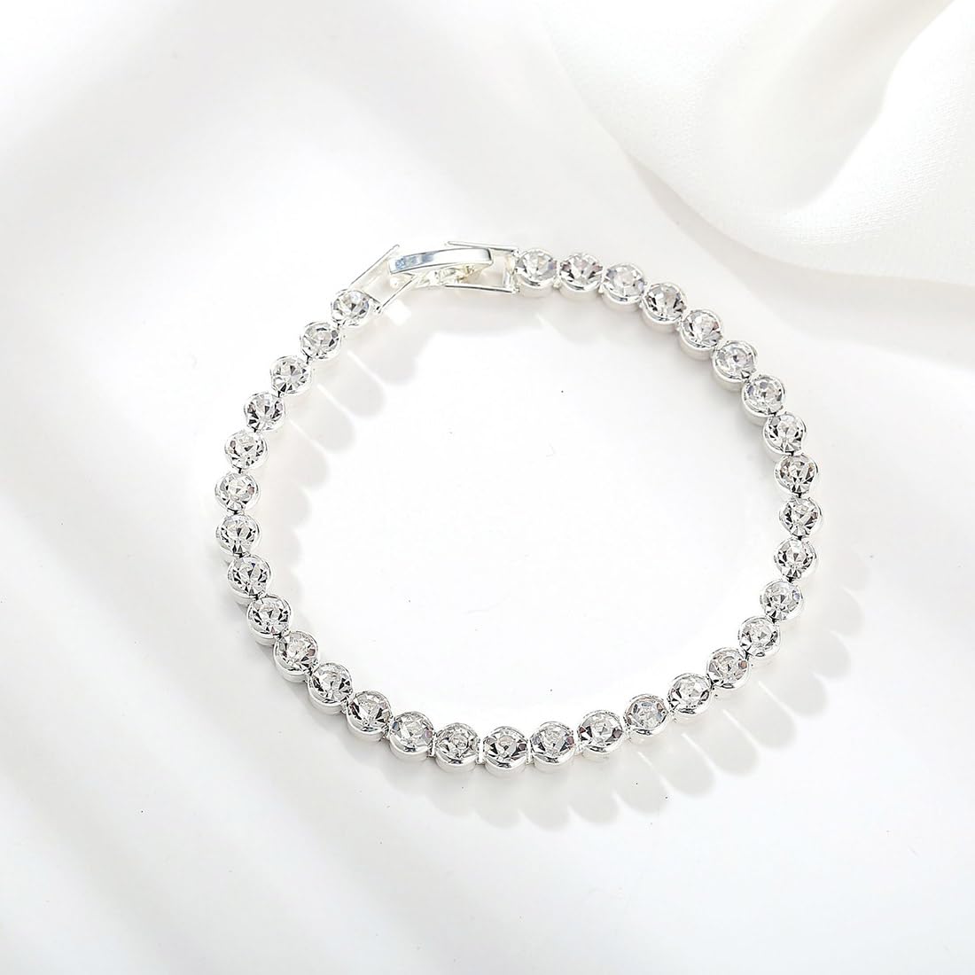 Cubahop Strass Infinity Tennis Armbänder Freundschaft Hand Zubehör Schmuck für Frauen und Mädchen (B-Silber)