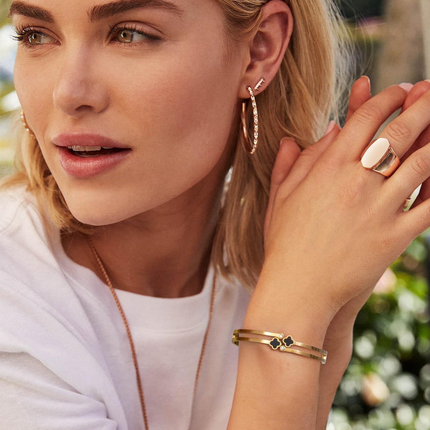 YeGieonr Armreif Armband Damen Gold, 18K Vergoldetes Edelstahl Vierblättriges Kleeblatt Manschettenarmreif, Personalisiert Geburtstagsgeschenk für Frauen und Mädchen