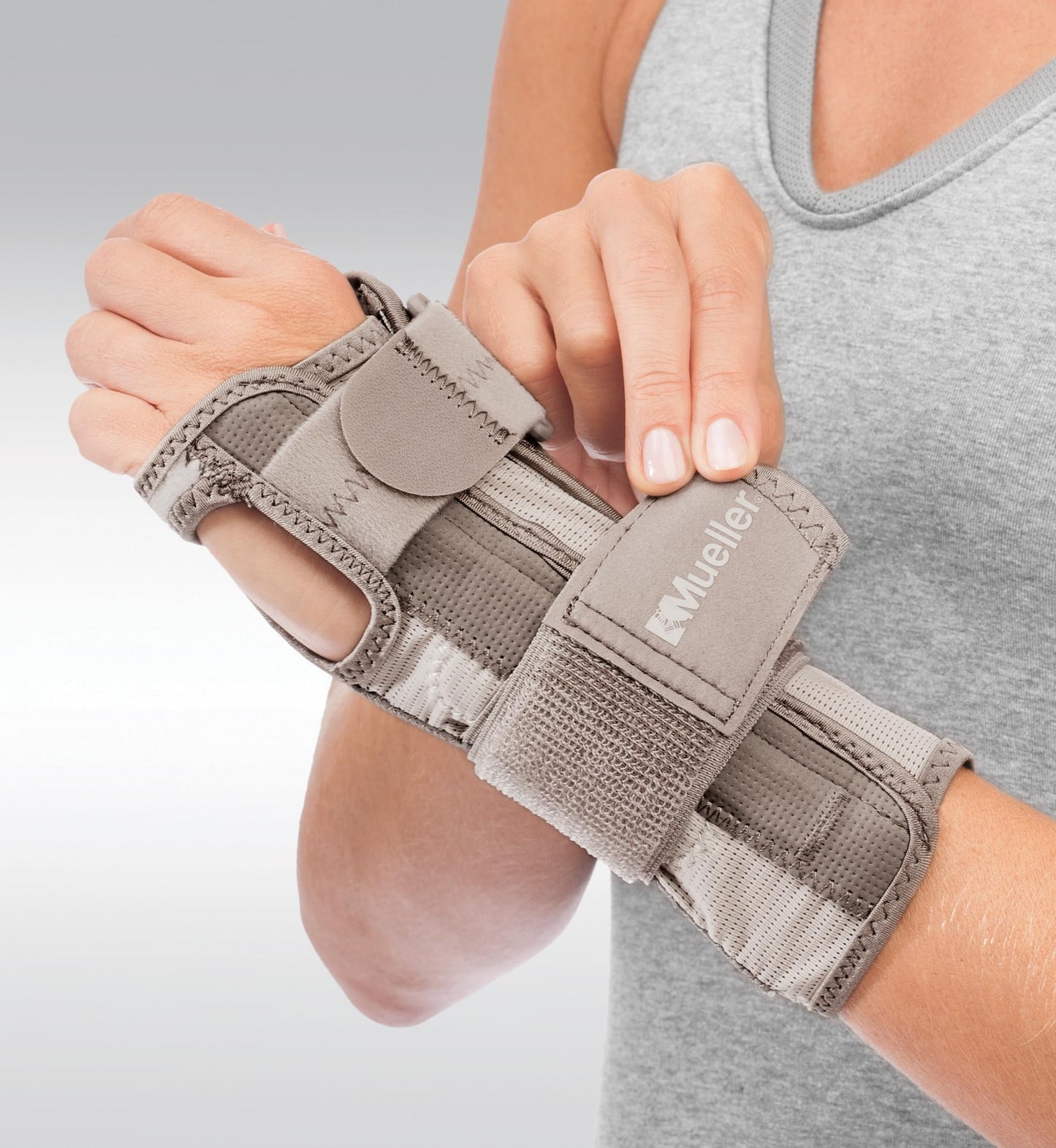 MUELLER Sports Medicine Reversible Wrist Stabilizer with Splint, Wrist Pain Relief Support for Men and Women, Ideal for Carpal Tunnel, Tendinitis, Arthritis, Taupe, Small/Medium