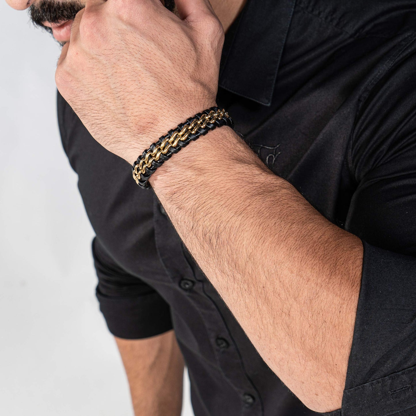 SERASAR Lederarmband Herren 20cm Gold Männer-Armband Leder-Armreif Herren-Lederband Herrenarmreif Armschmuck Leder-Schmuck Herrenschmuck Flecht-Armband Leder-Wickelarmband Leder-Kette Leather Bracelet