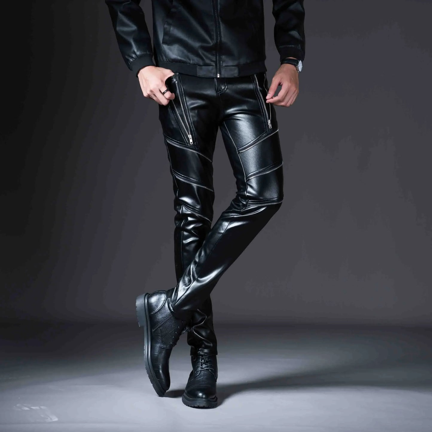 New Winter Mens Skinny Biker Leather Pants Fashion Faux Leather Motorcycle Trousers for Male Stage Club Wear