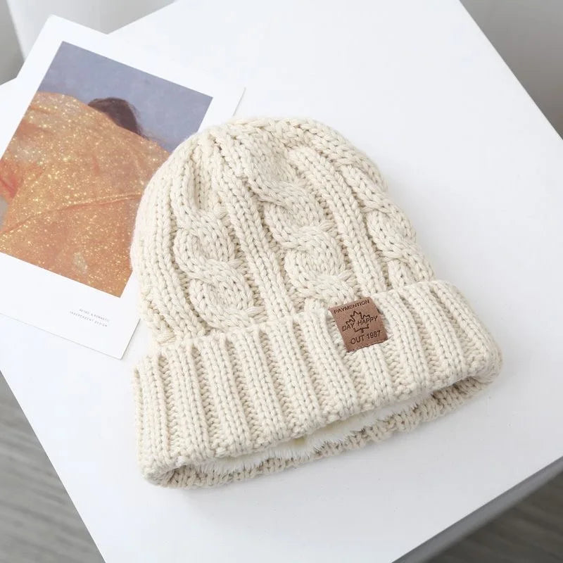 Neue Unisex-Wintermützen mit Pelzfutter für Männer und Frauen, warme Beanie-Kappe, lässig, mit Ahornblatt-Etikett-Dekor, Winter-Strickmützen